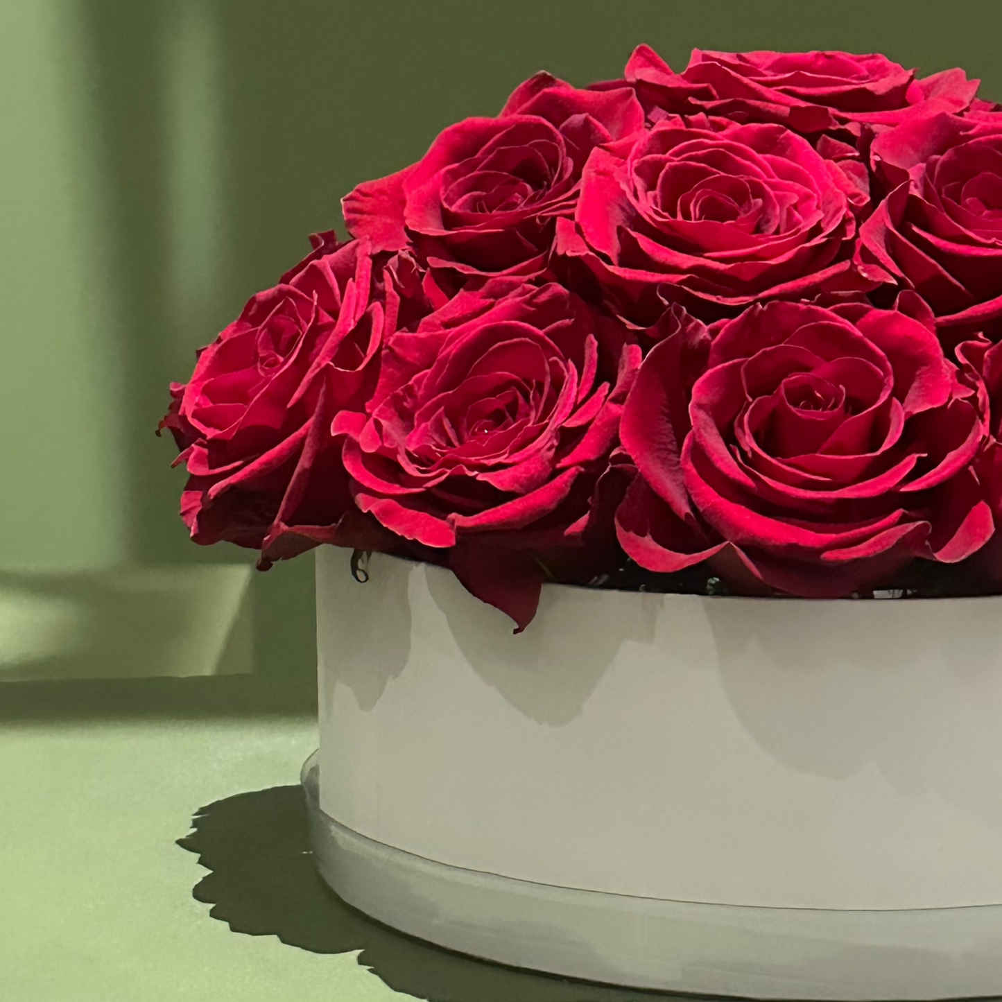 Round Red Roses Box